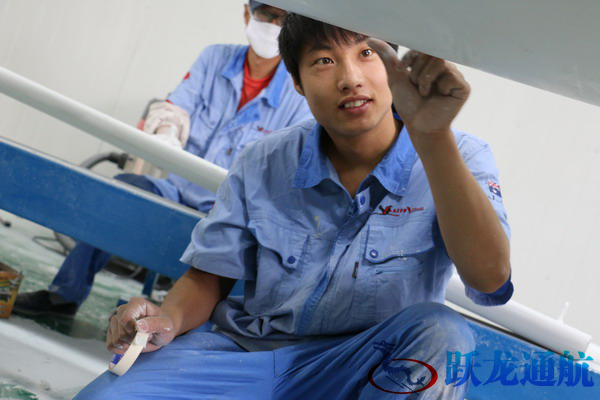 每一道程序，技術(shù)人員都認(rèn)真作業(yè)